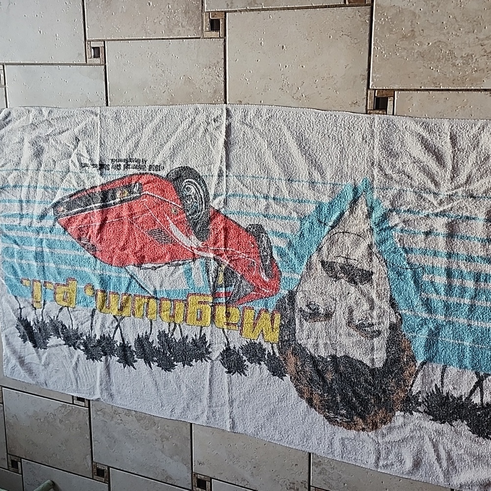 Vintage 1980 Magnum P.I. Beach Towel with Red Car Design Universal City Studios - Picture 4 of 10